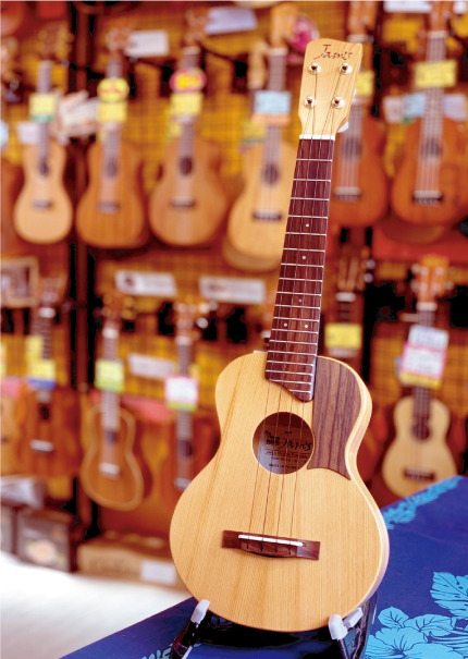 手入れされたウクレレの写真