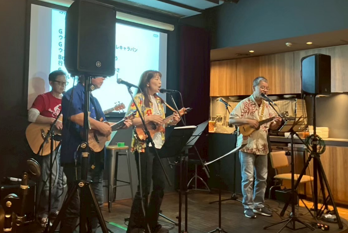 ウクレレパーティーでのウカジェーバンド（夏のイベント）